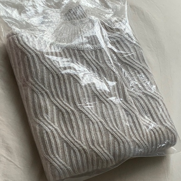 Club Monaco Cashmere Silk Cable Turtleneck Sweater XXS - Picture 7 of 7